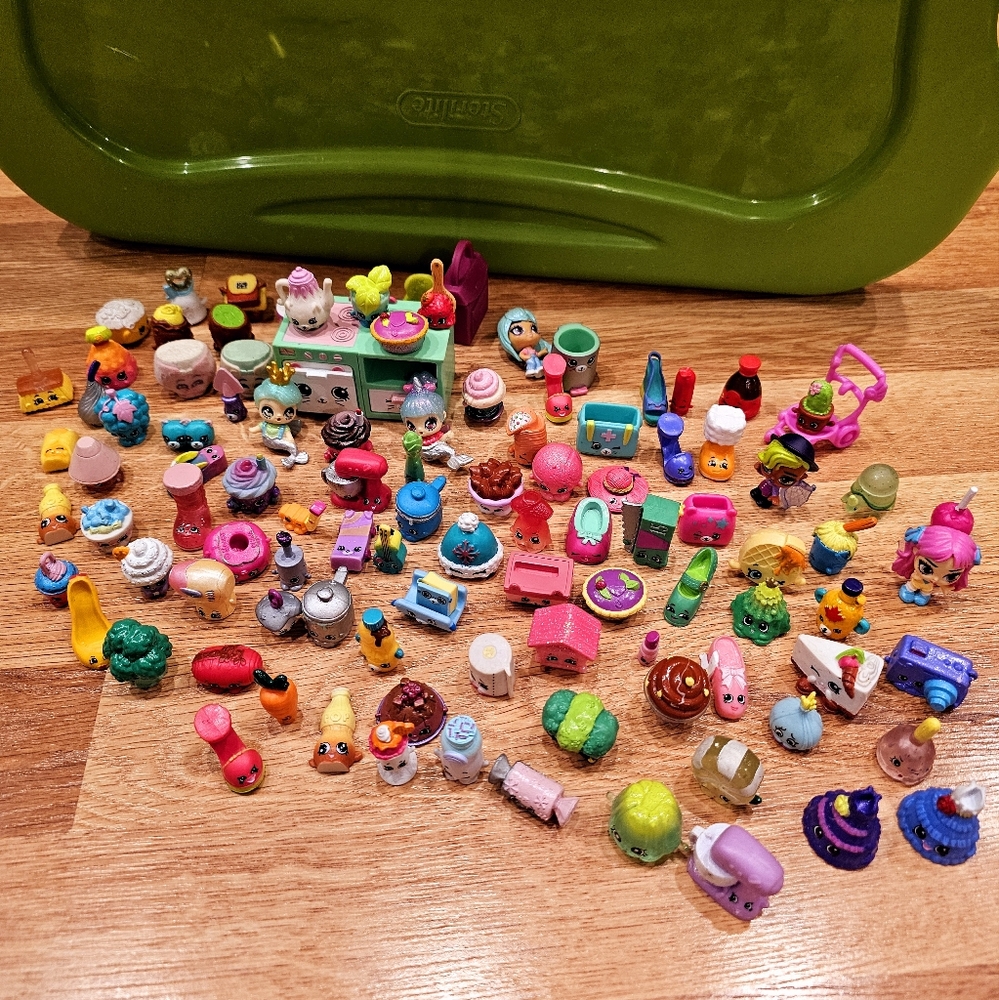 Lot of 100+ Shopkin Toys
